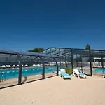 Zecamping 3 Familial Animaux Acceptes Piscine Couverte Et Chauffee مكان تخييم 3*