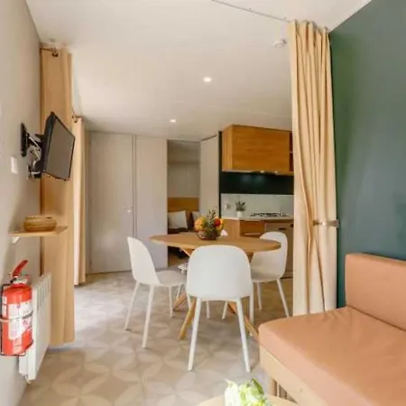 3 Etoiles - Piscine - Ccafbgf