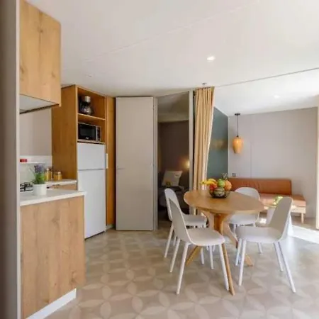 3 Etoiles - Piscine - Ccafbgf