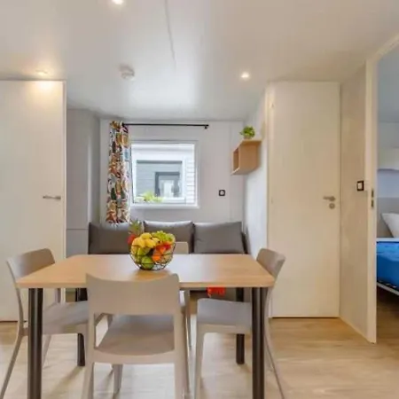 3 Etoiles - Piscine - Ccafbgf