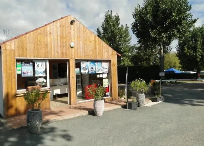 Zecamping 3 Familial Animaux Acceptes Piscine Couverte Et Chauffee Kemping 3*