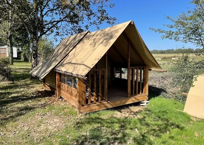 Zecamping 3 Familial Animaux Acceptes Piscine Couverte Et Chauffee 3*