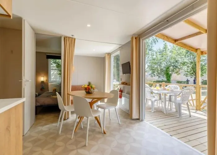 Camping 3 étoiles - Piscine - Ccafbhb